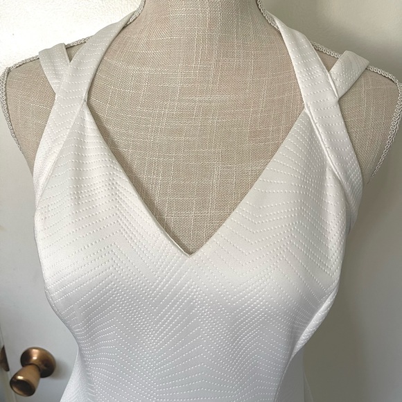 GUESS Womens White Sleeveless Embossed Dress - Picture 6 of 13